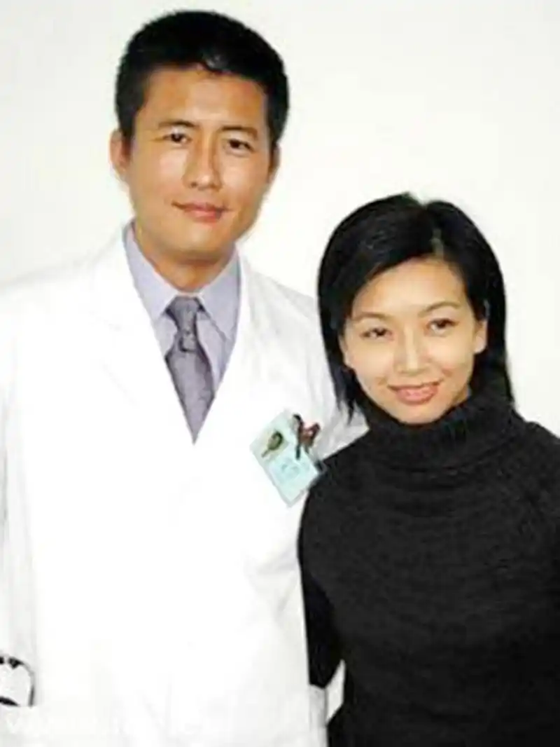 看看江珊的两任老公哪个更帅? 前夫高曙光. 现任丈夫田小洁.