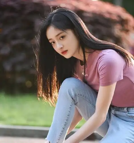 甜美系女孩周洁琼,日常的牛仔裤搭配,有型又时尚