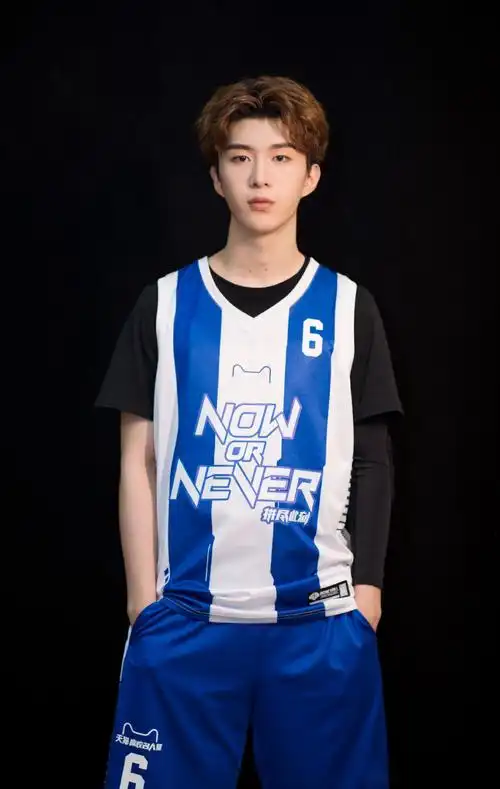 范丞丞183cm只有66公斤却总被调侃太胖看他的运动风有多瘦吧