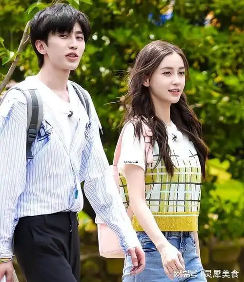 杨颖复出照片曝光眼窝凹陷面容凌厉与蔡徐坤的关系耐人寻味