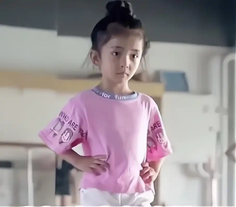 杨幂刘恺威,女儿小糯米面照曝光.