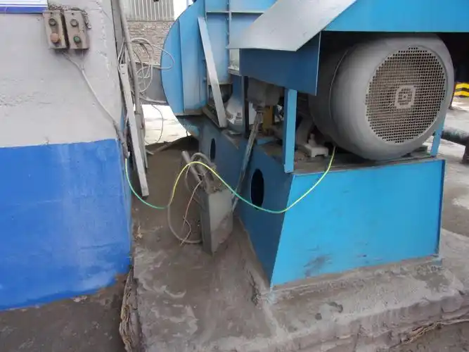 罗茨风机接地线应采用黄绿相间的软铜线,已整改