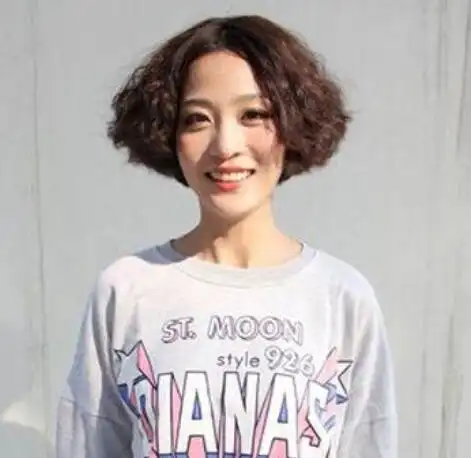 女生玉米烫短发发型如何扎