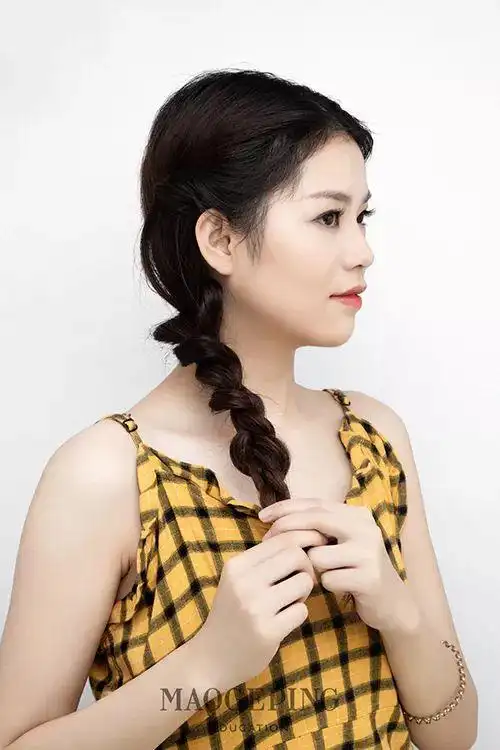 侧编发这样编,温柔甜美显气质!
