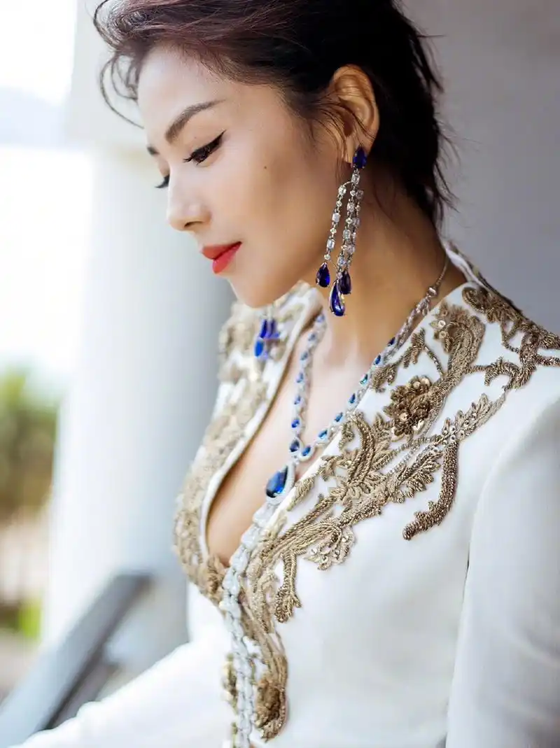 43岁刘涛拍写真穿搭