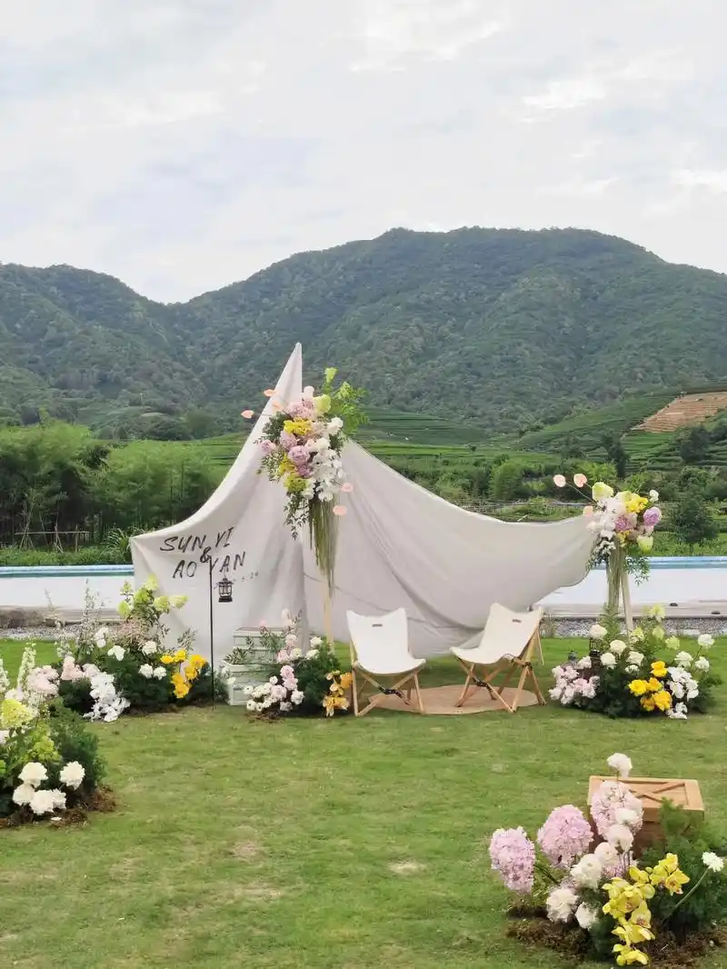 简约露营风婚礼婚礼布置.欢迎参加我们的户外简约露营风婚礼!