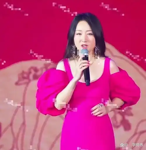 杨钰莹太懂男性审美了53岁既不干瘪也不肥腻脸蛋腰身太勾魂了