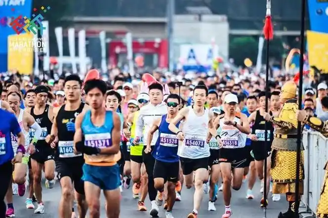 西安马拉松董国建2小时10分破纪录,赛事精彩回顾~__财经头条