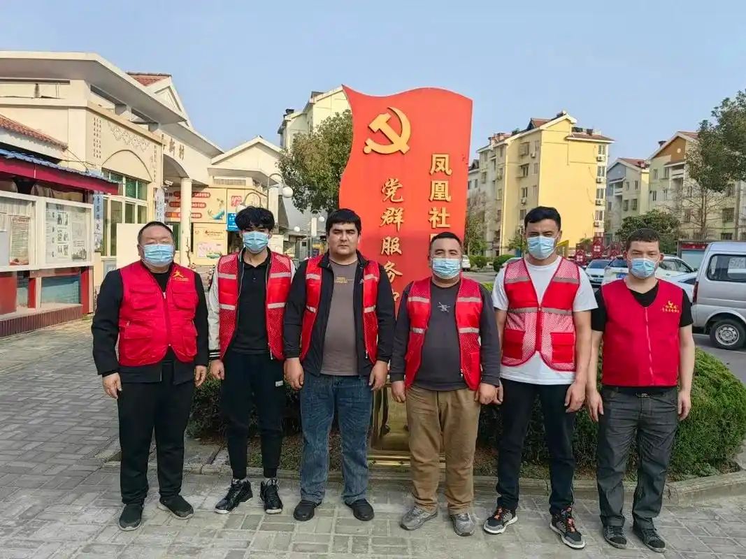 族党员亚森·芒苏尔;维吾尔族群众麦麦提·麦麦提依明,艾海提·阿卜拉