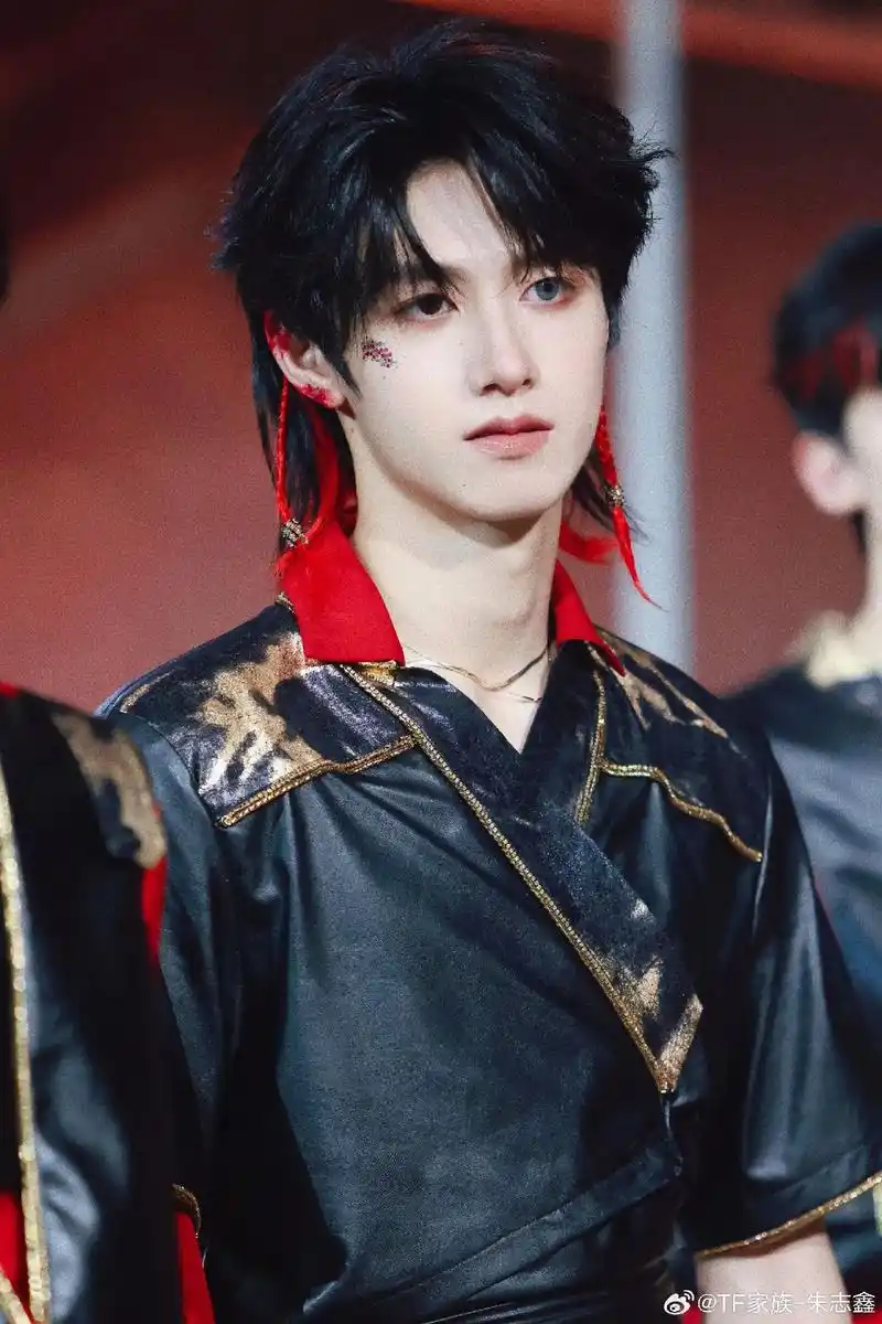 朱志鑫最新微博99.悟空造型77日常照片#朱志鑫 #对视    - 抖音