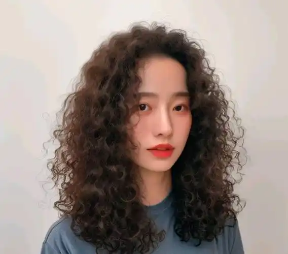 冬天发型不论怎么烫,最美还是羊毛卷全头烫,蓬松瘦脸还保暖_头发_卷发