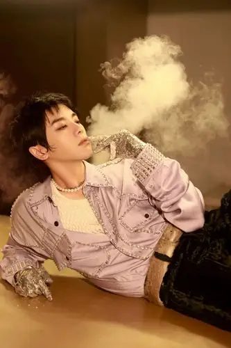 挥之不去的浪漫回忆06060694《降临》戴着面具的华晨宇惊艳