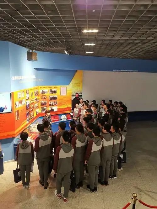 仰望蓝天,放飞梦想