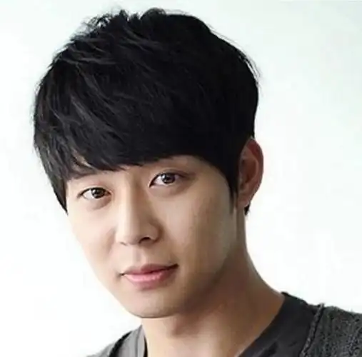 男生头发特别硬,怎么才能让头发变软一些图1