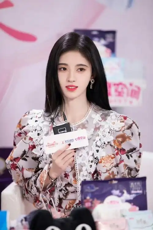 鞠婧祎超话jjy#鞠婧祎#jjy#鞠婧祎魏枝#    "我知道我的粉丝喜欢我笑