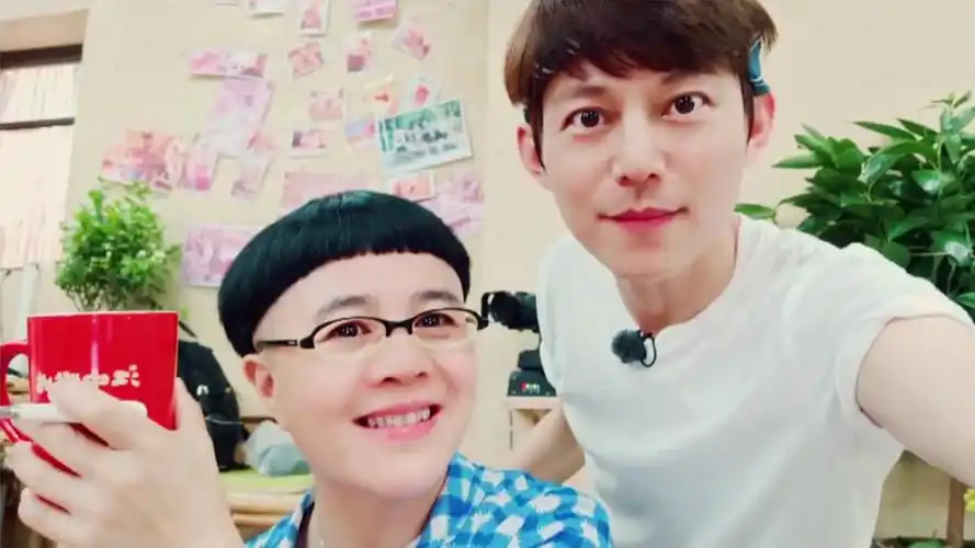 金龟子何炅时隔20年同框,满满的回忆,网友:逆生长不是盖的!