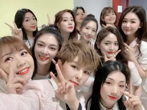 孟美岐遭公司区别对待,取消其参加盛典行程,行为引粉丝强烈不满