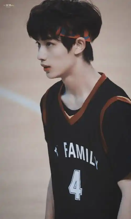 肖战杨洋黄明昊马嘉祺林彦俊丁程鑫,男明星的锁骨可以有多欲