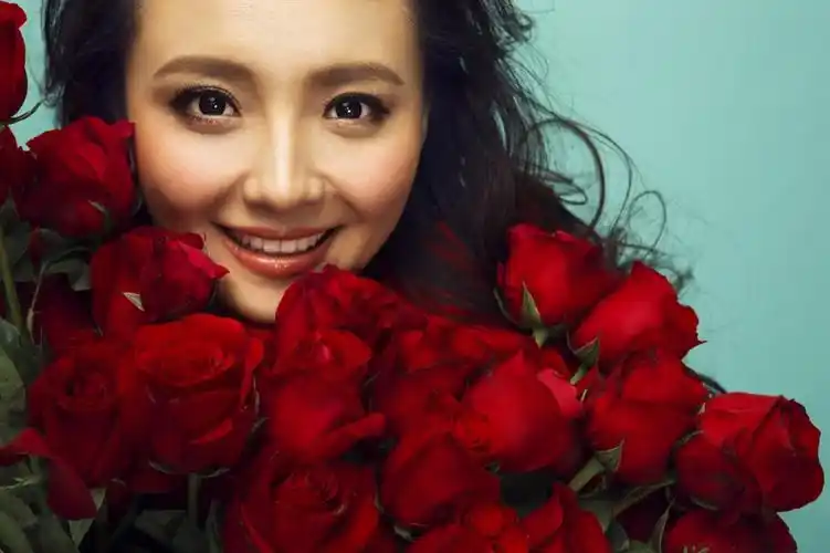 孙茜全新大片幸福洋溢