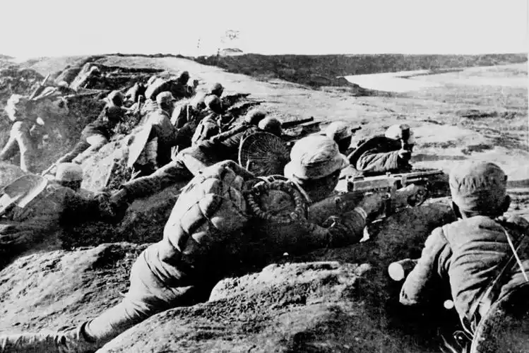 图片新四军在英勇阻击日寇.