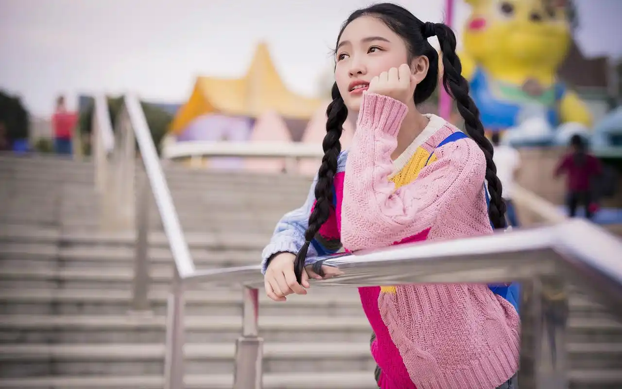 阳光女孩户外摄影写真高清桌面壁纸 第二辑