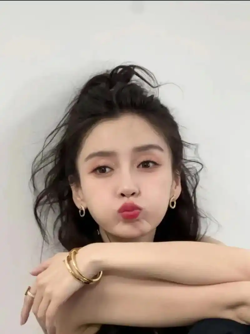 甜辣味的baby.这么可爱不要命啦宝宝#angelababy - 抖音