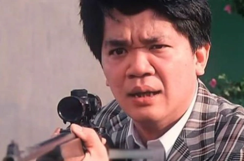 不过摘下"坏人"的面具,黄光亮还有几分"憨傻"的气质,在《监狱风云》中