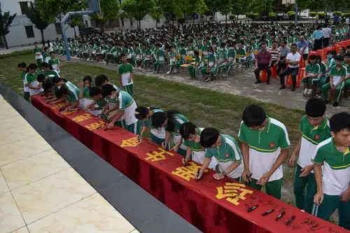 电白区大衙中学召开禁毒宣誓大会