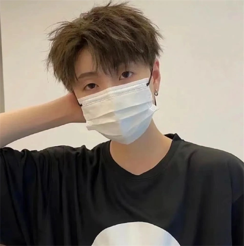 男生短发摩根烫 蓬松发根烫发型_男生烫发 - 美发站