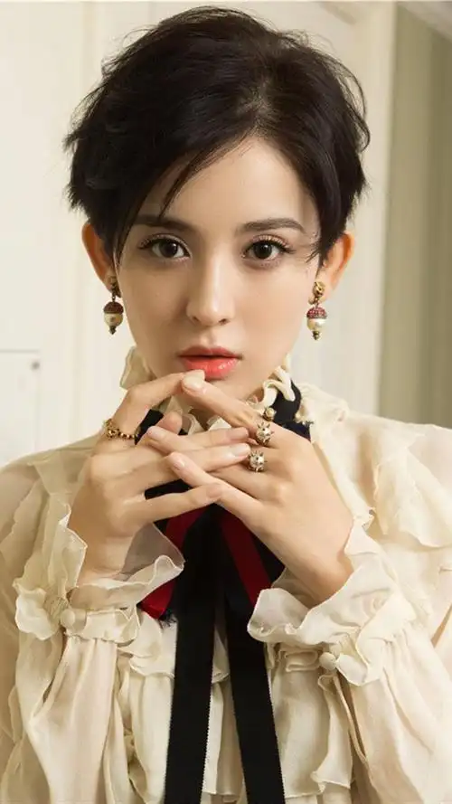 古力娜扎短发造型超亮眼