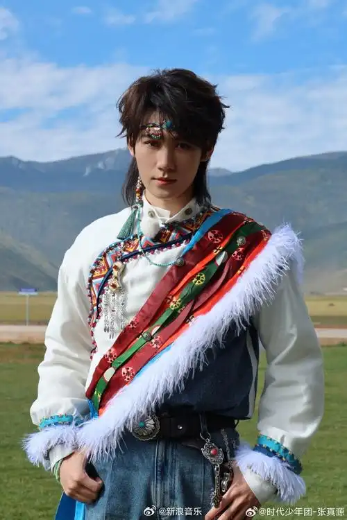 姚译添拍的张真源