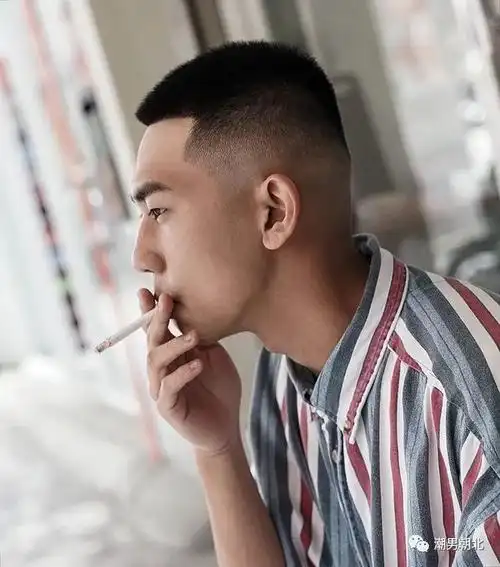 男生春夏适合剪寸头发型痞帅痞帅的