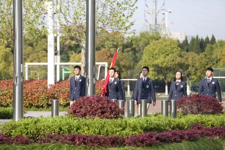 心系祖国志存高远合肥八中高三年级复学第一次升旗仪式