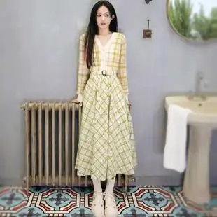 2022年春季时尚明星赵丽颖同款高端女装新黄色针织两件格子套装女