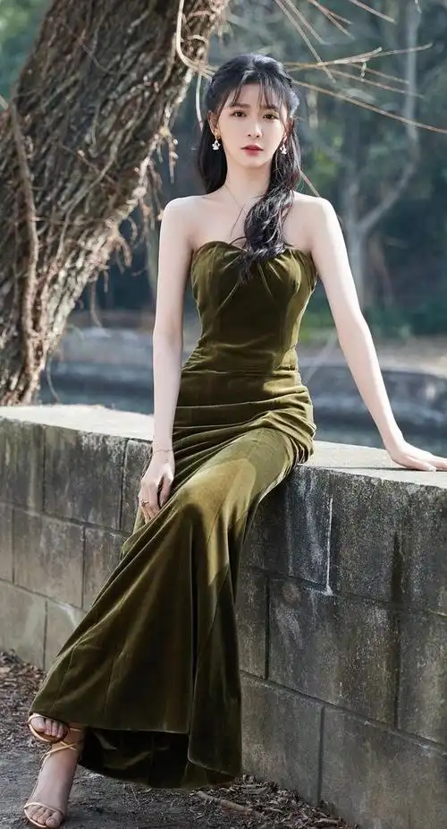 来自马来西亚的女歌手,演员蔡卓宜有着甜美可人容颜,正如她发布的个人