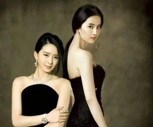 刘诗诗刘亦菲终于同框,同龄的两人早年像极了双胞胎