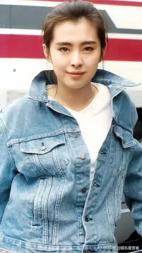 56岁王祖贤吃斋念佛,判若两人:退圈18年,未婚未育,经历了什么