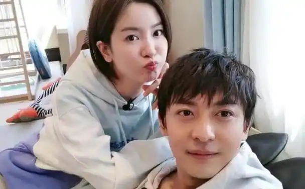 他们从2015年结婚以来,多次被曝出离婚的传闻.