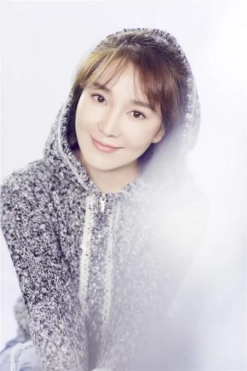 蓉卓曝冬日毛衣写真笑意盈盈宛如冬日暖阳