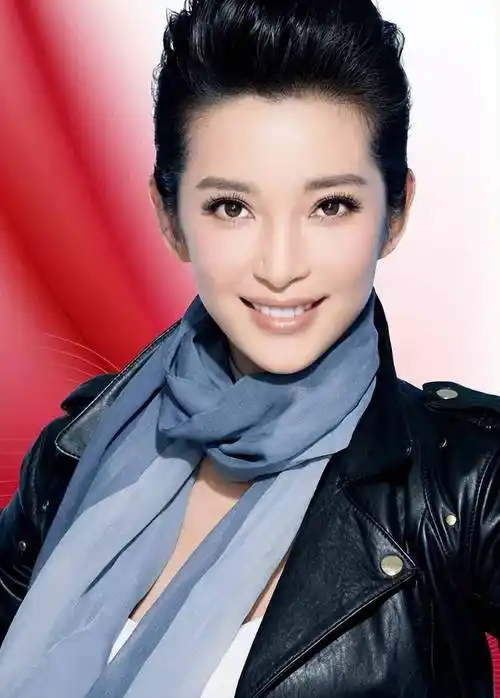 谈小16岁男友,为公益"献身",已经51岁的李冰冰仍然不服老!