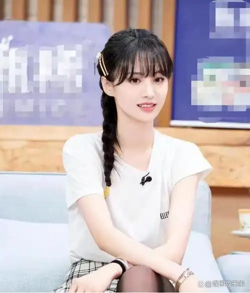 然而,郑爽整容的消息曝光后,张翰却意外地成为了众矢之的,被贴上了"