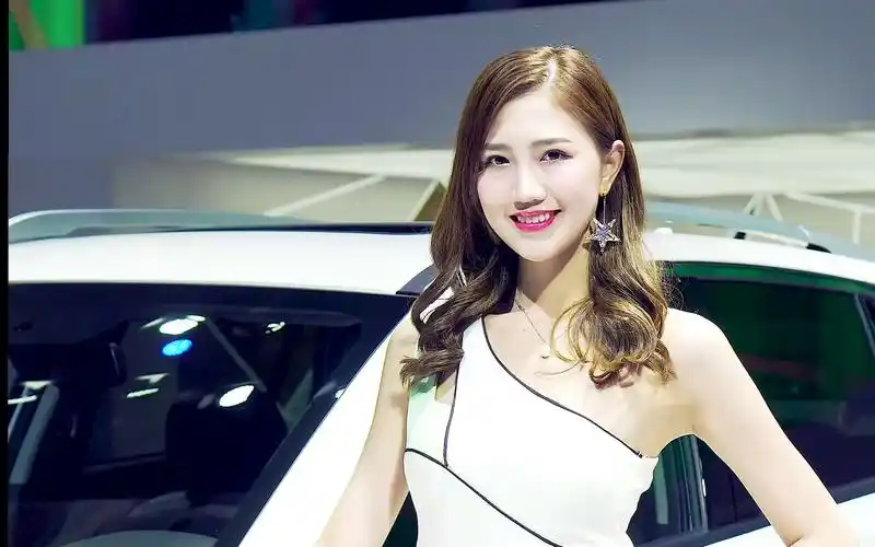 2018广州车展广汽本田车模02江曼