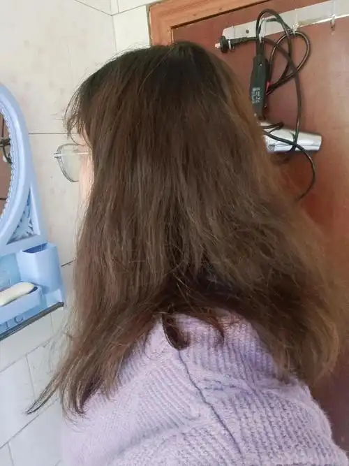 自然卷加沙发可以剪头发戴假发吗?