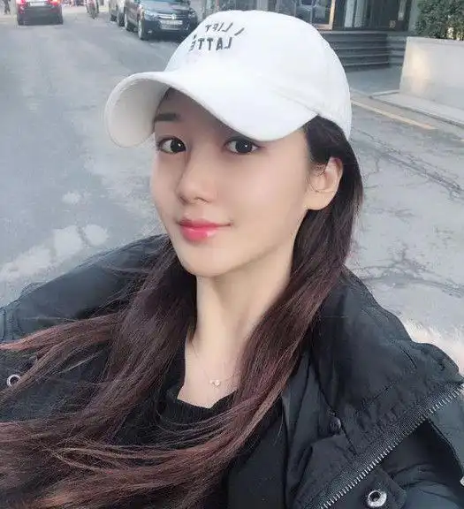 美女校花惹人爱健身成为习惯葫芦形身材撩人心扉