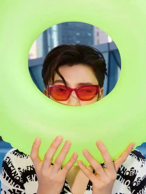 warmstudio#王子异  #王子异壁纸  #王子异写真#泳池拍照  #跟着明星