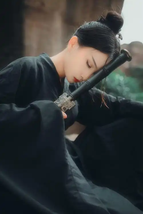 古装侠女仗剑天涯爽快古风图片