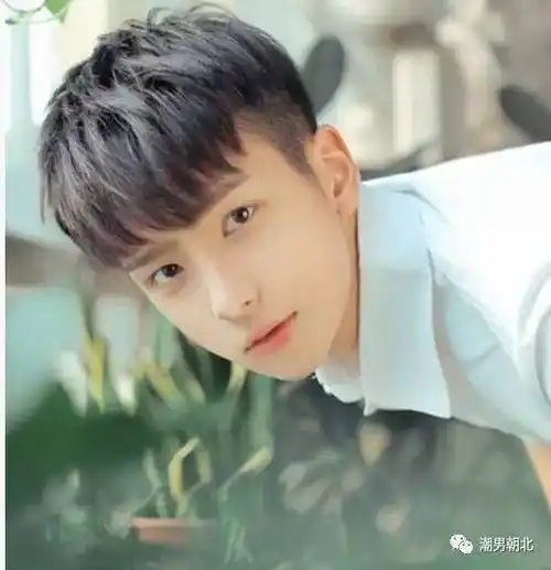 九款男生校园小清新发型帅不帅你来选