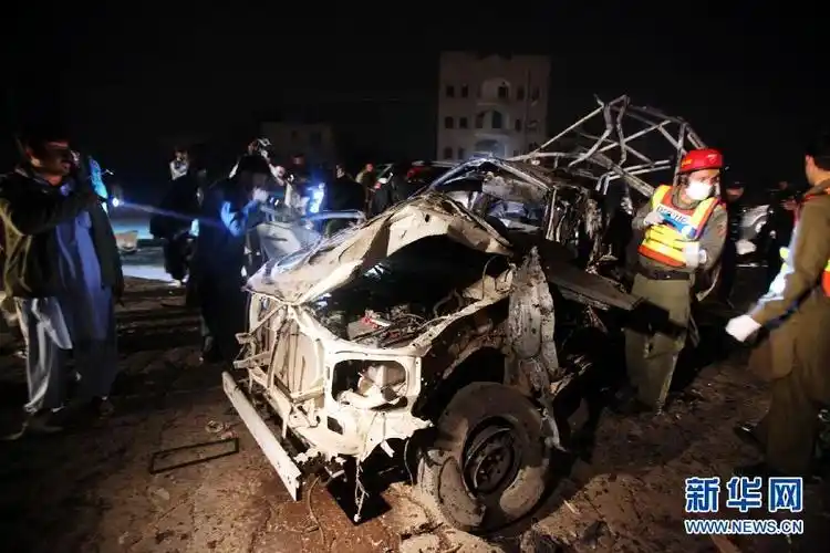 巴基斯坦白沙瓦警车遭炸弹袭击致2死4伤