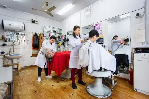 二月二龙抬头去趟郑州老式理发店才带劲儿