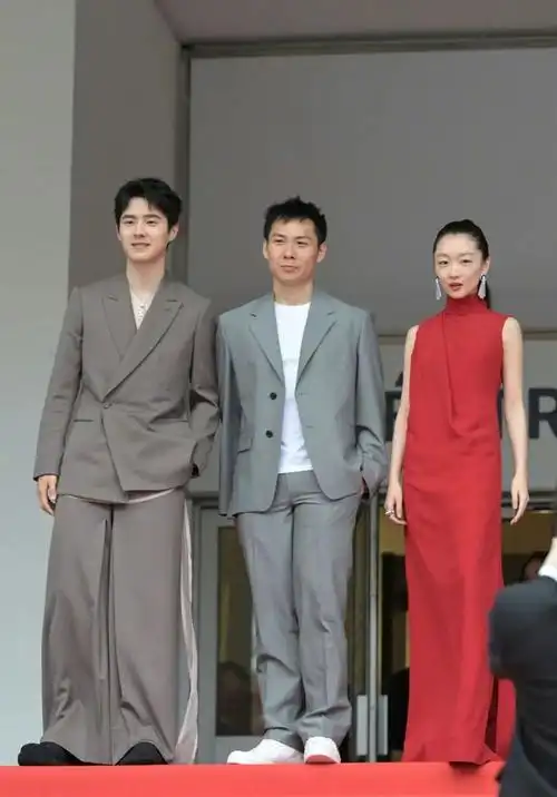 戛纳朱一龙仰天大笑张雨绮重现10年前绿裙小李子是最大咖